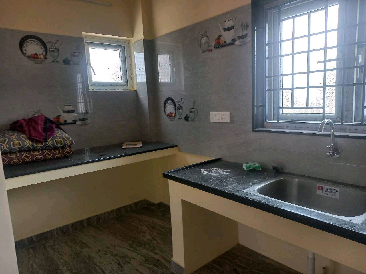 2 BHK Rent - ( Only Vegetarian ) photo 3